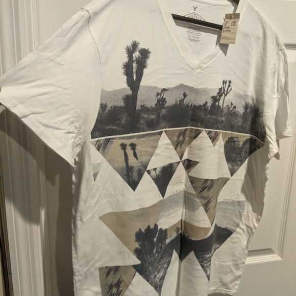 AE American Eagle T-Shirt V-Neck Vintage Design Men's XL Ar… - Picture 5 of 8